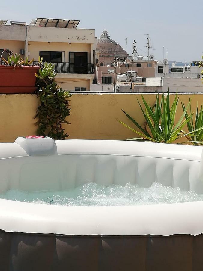 With Private Terrace, Jacuzzi & Views Apartamento Mosta